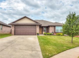 422 Tecumseh Meadows Ct, Norman, OK 73069