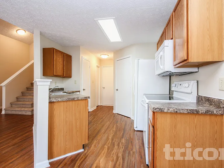 4475 Connaught East Dr — Photo 5