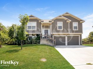 11111 Highview Rd, Peculiar, MO 64078