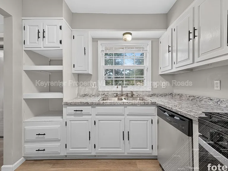 4503 Leeward Dr — Photo 12