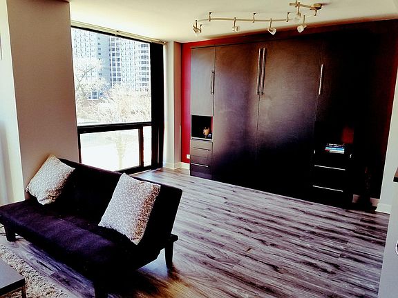 4th image of 4343 N Clarendon Ave APT 2002