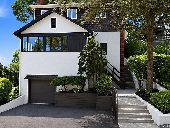 2nd image of 4 Bayview Drive