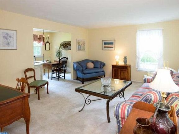 5th image of 113 Chapel Ct