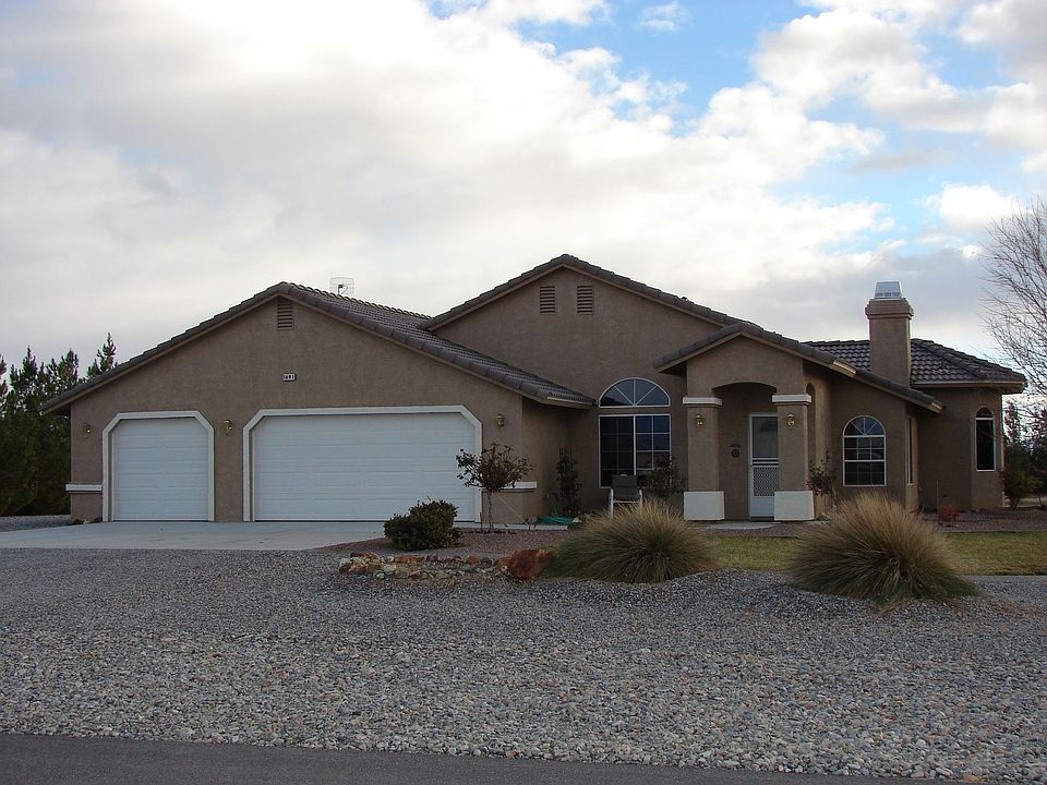 Front of Home/3 Car Garage