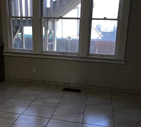2nd image of 121 N U St