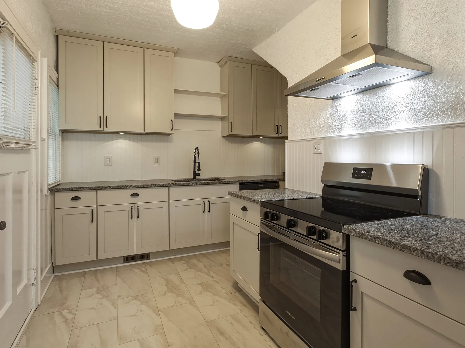 2 bed, 1100 sqft, $1,999 — Photo 3