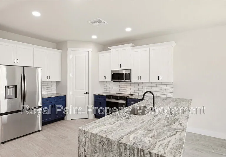 3750 NE 13th Ave — Photo 11