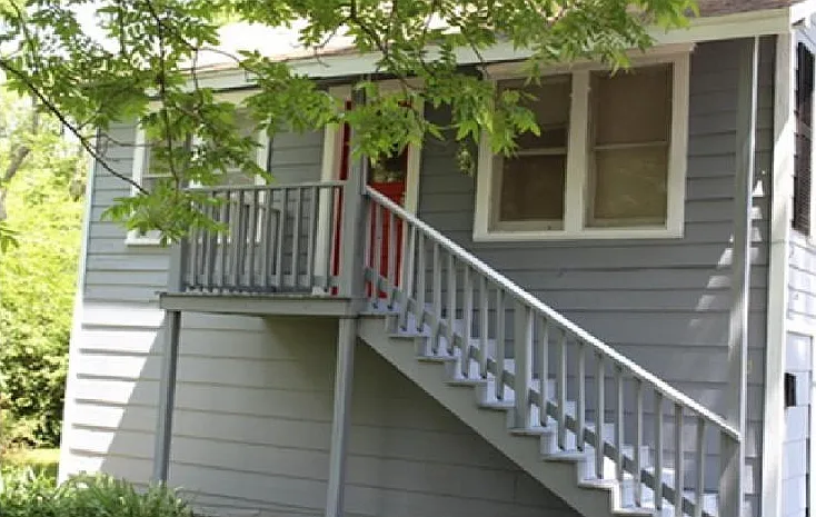 1205 1/2 Earl — Photo 2