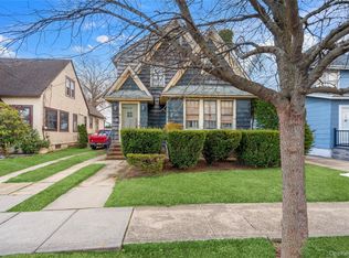 114 Buckingham Pl, Lynbrook, NY 11563
