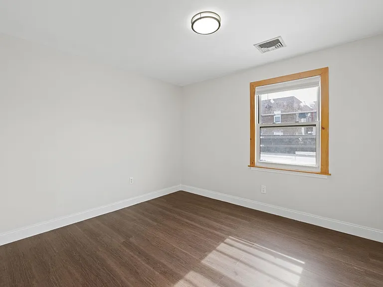 227 Franklin Ave #2 — Photo 10