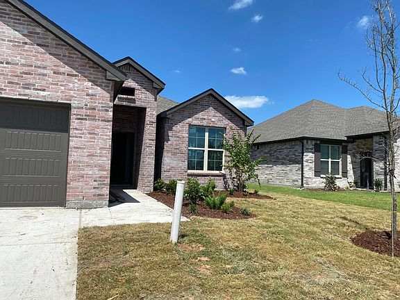 3rd image of 311 Coyote Creek Dr