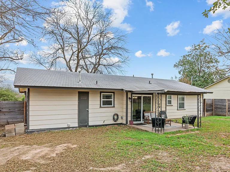 8508 Bradford Dr — Photo 25