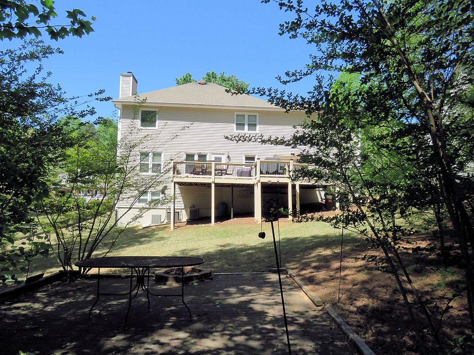 2nd image of 2025 Ivy Ln