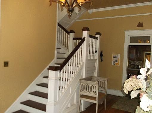 2nd image of 306 W Roberts St
