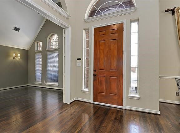 2nd image of 523 Loxley Dr
