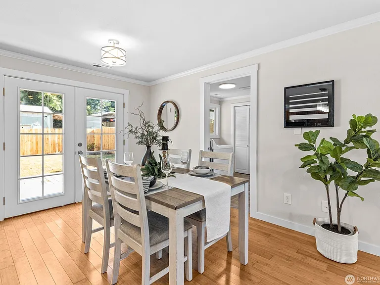 9528 Woods Pl — Photo 14