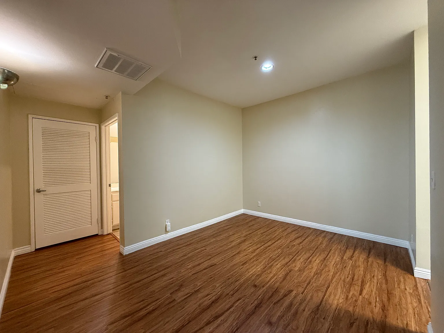 500 S Berendo St — Photo 3