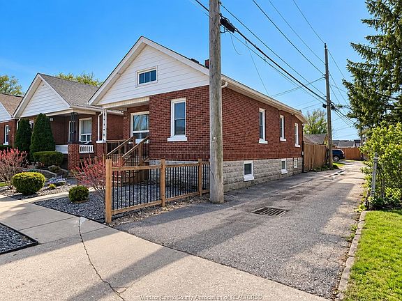 2nd image of 1057 Ellis St E