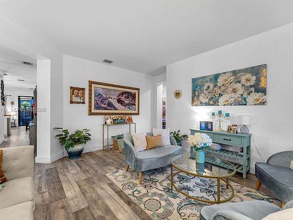 4th image of 2484 SE 2nd St