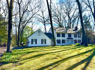 7 Park Forest Dr, Pittsford, NY 14534