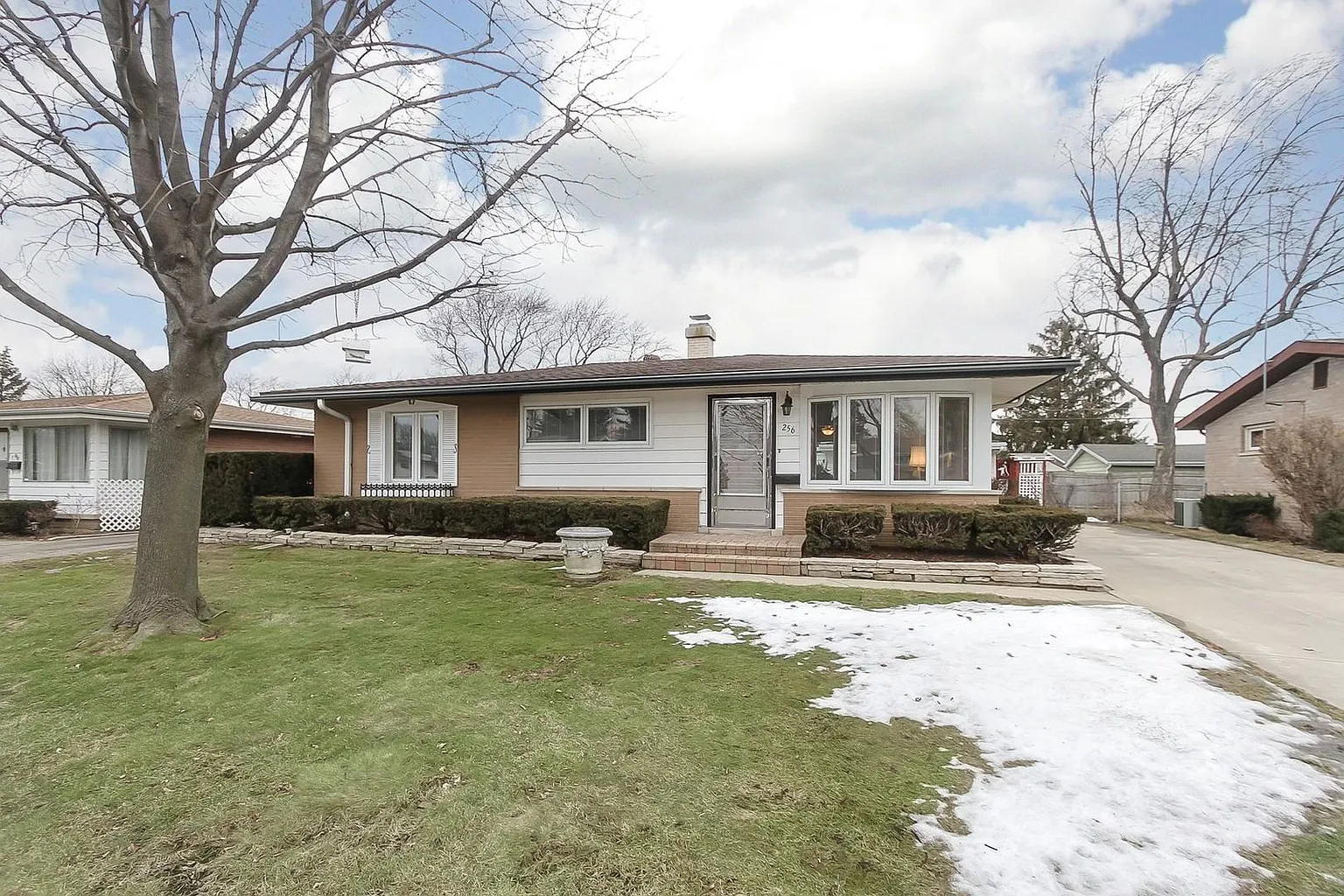 256 E Normandy Dr photo 1