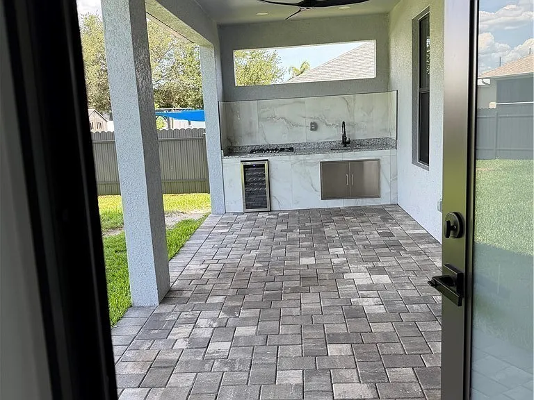 221 SW 25th Ave — Photo 39