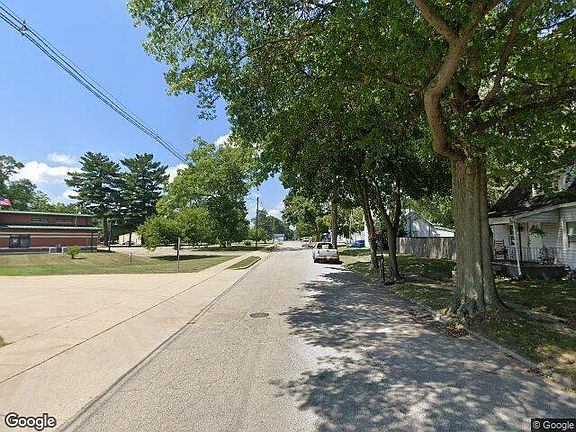 Exterior Neighborhood (street photo)