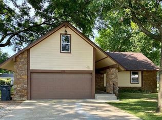 1006 E 3rd St, Altamont, KS 67330