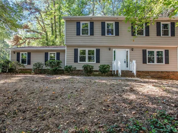371 Nalley Dr, Stone Mountain, GA 30087