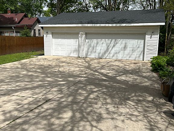 3rd image of 237 Plum St #2