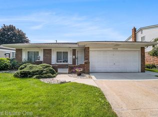 14526 Carmel Dr, Sterling Heights, MI 48312