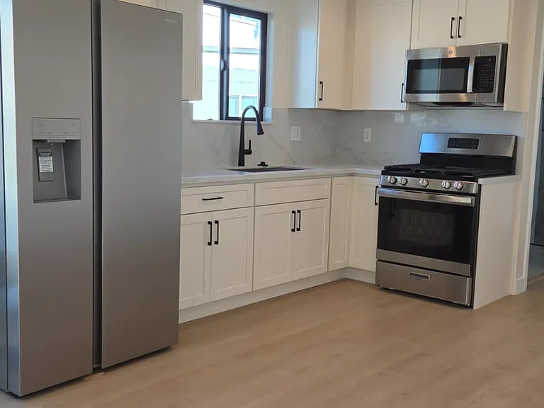 1070 Masselin Ave #1/2 — Photo 14