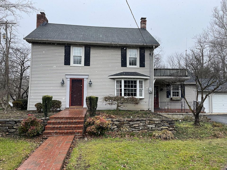 33 Leacock Rd