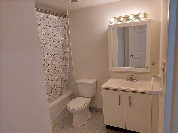 2nd image of 326 Major Mackenzie Dr E #511