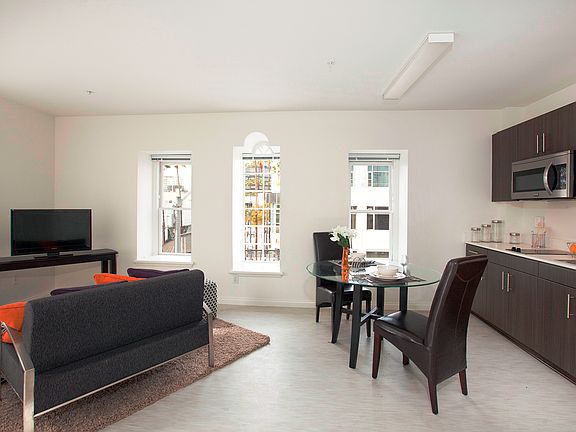3rd image of 302 Arizona Ave APT 03