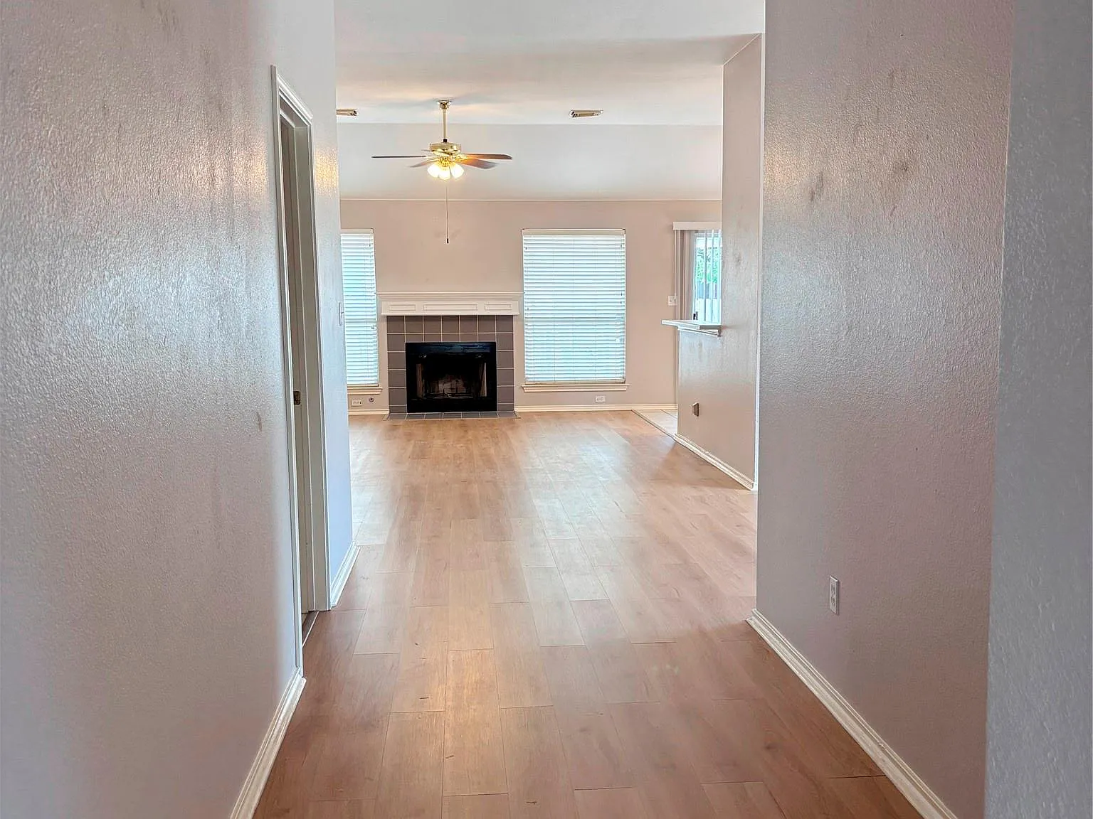 3 bed, 2.0 bath, 1622 sqft, $1,995 — Photo 4