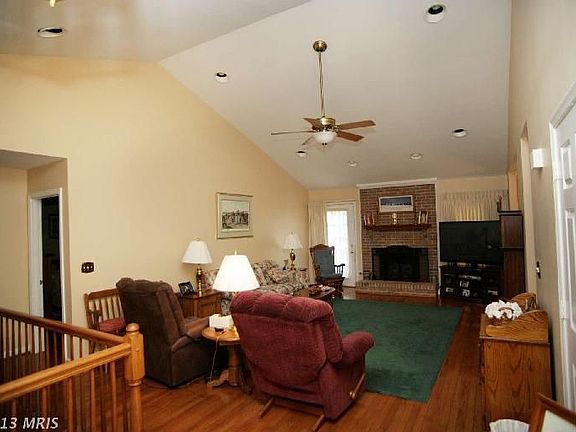 2nd image of 43228 Wayside Cir
