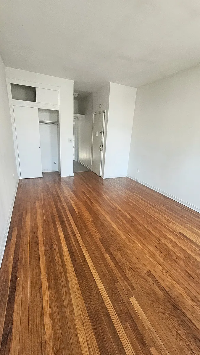 Building Photo - 412 E 83rd St #5D