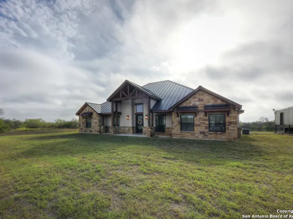 5436 COUNTY ROAD 4514, Devine, TX 78016