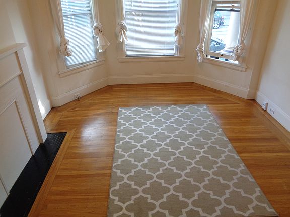 4th image of 128 Carl St