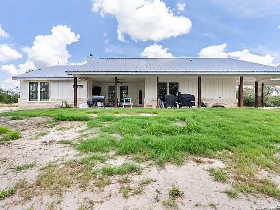 3rd image of 122 County Road 380