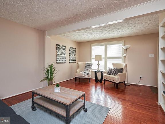 4th image of 9924 Oakdale Woods Ct