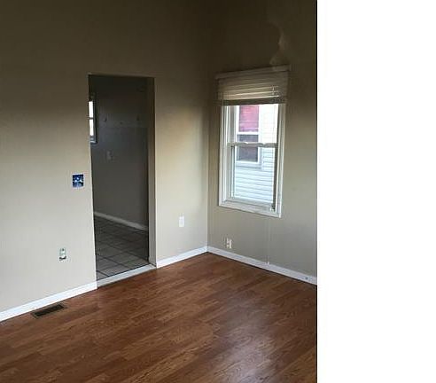 4th image of 13017 Sarsfield Ave