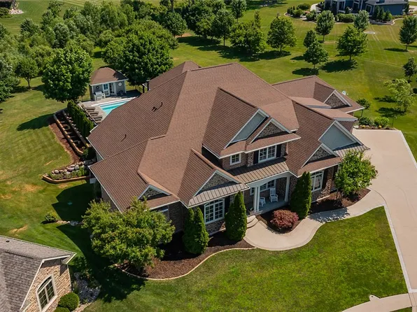 8905 NW 72nd Pl, Johnston, IA 50131