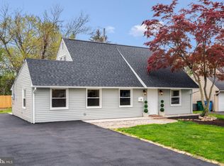 49 Kingwood Ln, Levittown, PA 19055