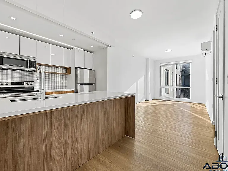 100 Lenox Rd #5L — Photo 1