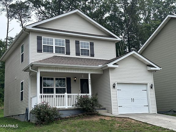2nd image of 984 Norwood Village Ln