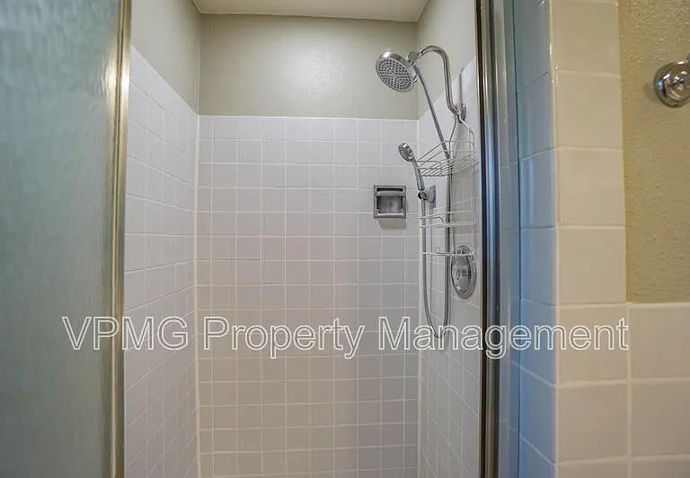 2218 E 18th St #A — Photo 23