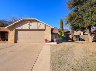3832 Seven Gables St, Fort Worth, TX 76133