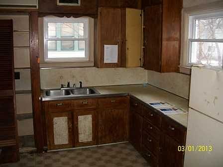 4th image of 1137 Blaine Ave